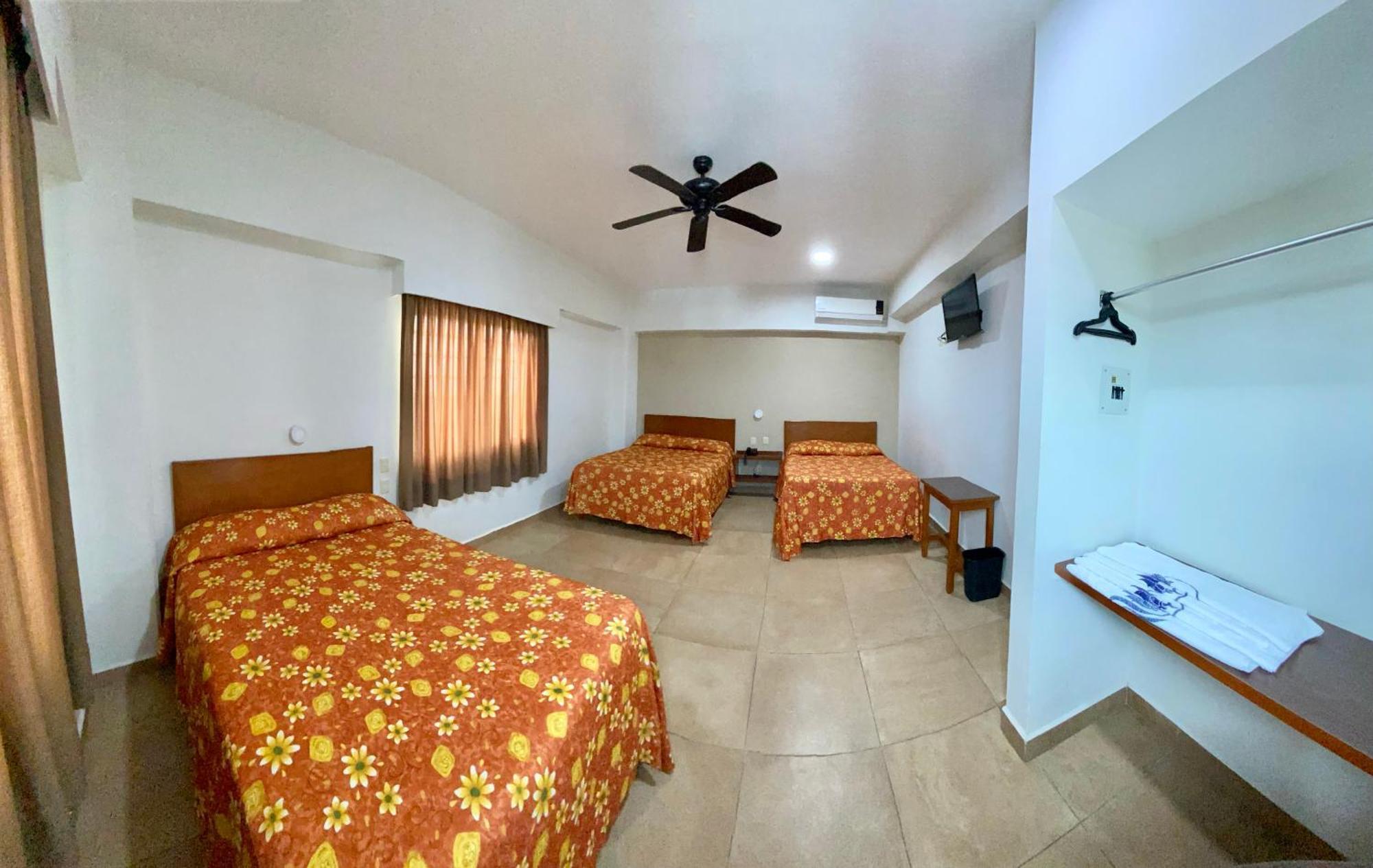 Hotel Delfines - A 2 Calles Del Acuario Веракрус Екстер'єр фото