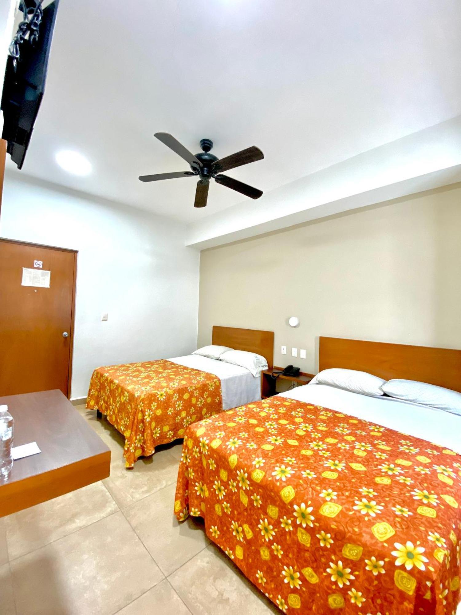 Hotel Delfines - A 2 Calles Del Acuario Веракрус Екстер'єр фото