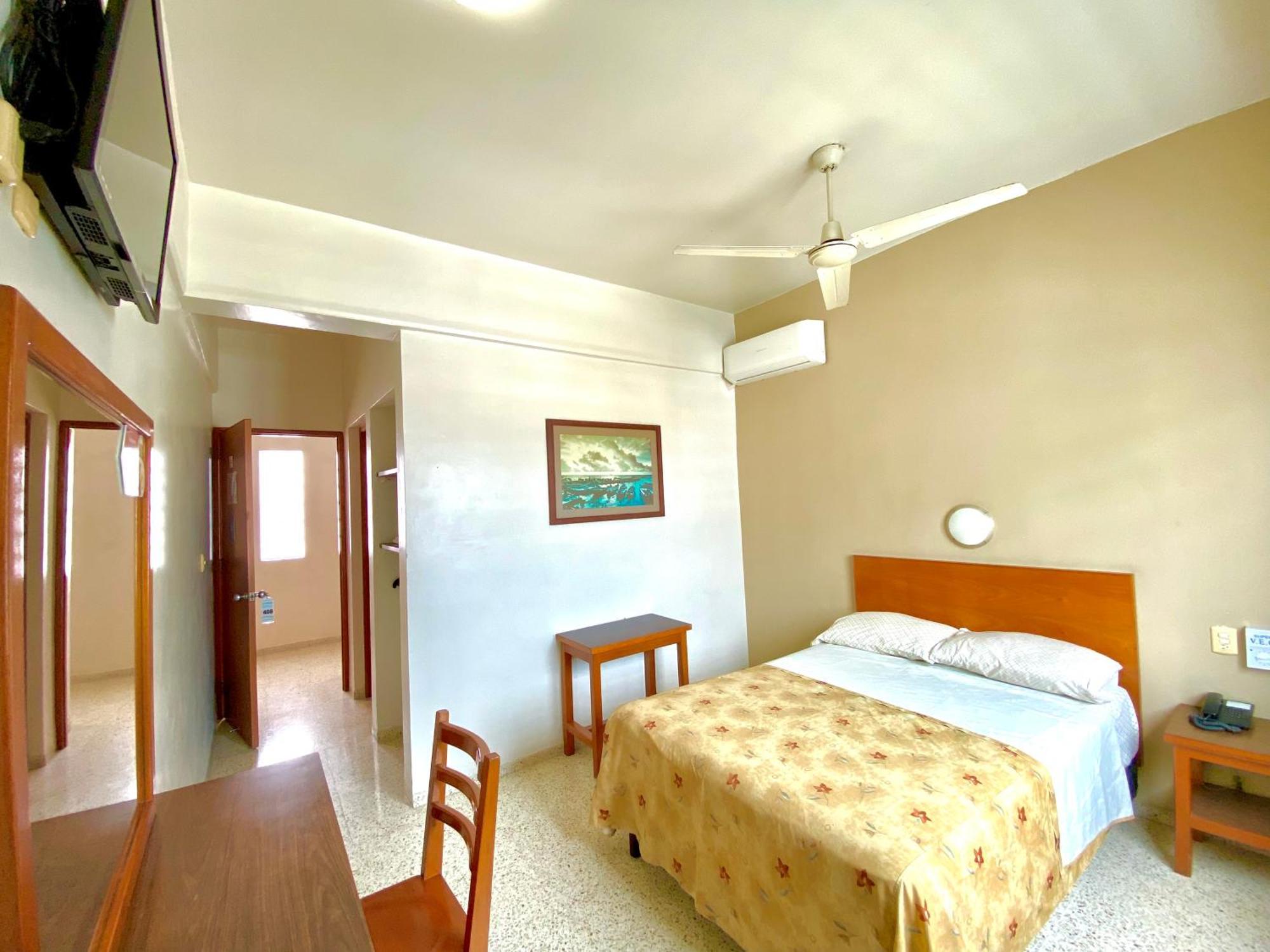 Hotel Delfines - A 2 Calles Del Acuario Веракрус Екстер'єр фото